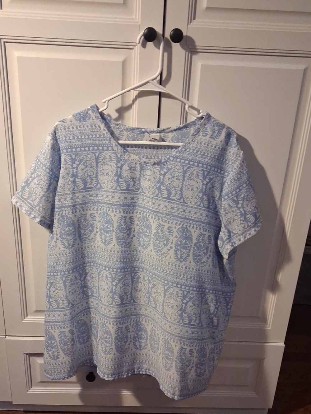 3/$12 Old Navy Light Blue Paisley Short Sleeve Blouse